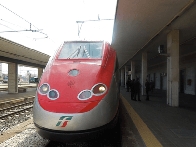 Il frecciarossa alla stazione di Rimini